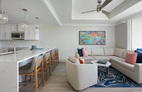 Charlotte Harbor Hotel | Spacious 3BR w/Balcony & Harbor Views – Ideal for Groups or Family Retreats