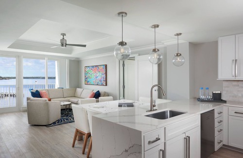 Charlotte Harbor Hotel | Spacious 3BR w/Balcony & Harbor Views – Ideal for Groups or Family Retreats