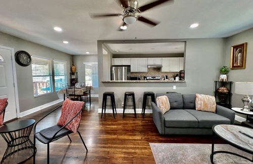 Jefferson House | Spacious 3BR Woodlawn Home Med Center Area Extended Stay Wi-Fi W/D SA