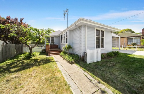 Ainslie House | Spacious 4-bed Family Home in Tranquil Setting