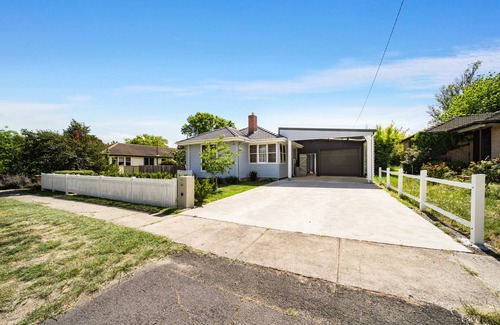 Ainslie House | Spacious 4-bed Family Home in Tranquil Setting