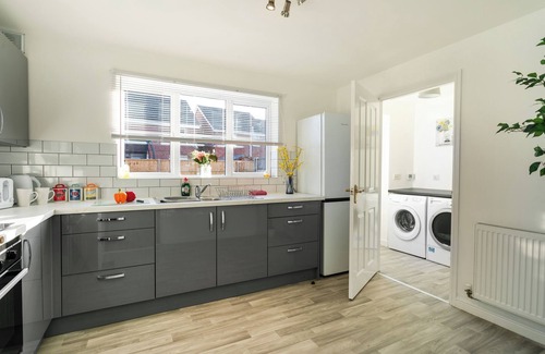 Lincoln House | Spacious 4 Bed House for Contractors – Parking Wi-Fi Lincoln