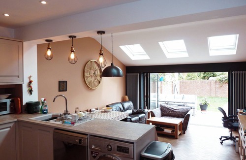 Whitton House | Spacious 4-bed House nr Twickers and 20 mins to London and LHR