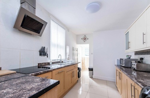 Bootle House | Spacious 4-Bed House with Flexible Layout