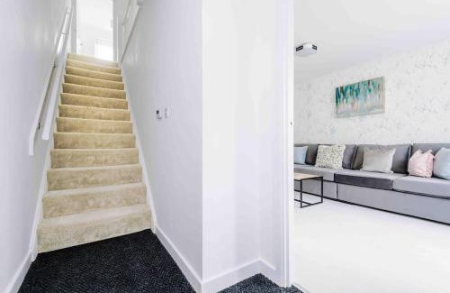 Belle Vue House | Spacious 4-Bed Manchester Home