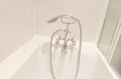 Colchester Apartment | Spacious 4 Bed - Sleeps 9 - Free Parking