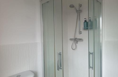 Colchester Apartment | Spacious 4 Bed - Sleeps 9 - Free Parking