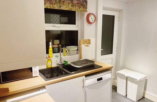Reading House | Spacious 4 bed terraced house walking distance to town centre
