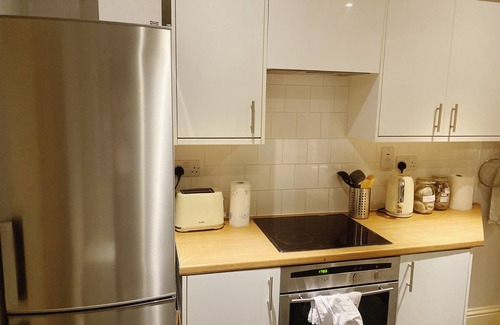 Reading House | Spacious 4 bed terraced house walking distance to town centre