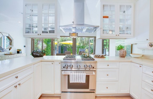 Tri-West Villa | Spacious 4-bedroom Villa with Pool + Guest House in West Hollywood West