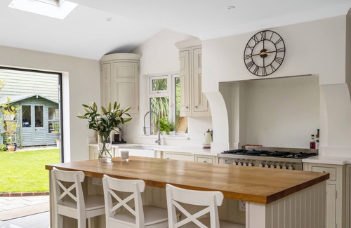 Littlehampton House | Spacious 4-bedroom house in peaceful East Preston with WiFi