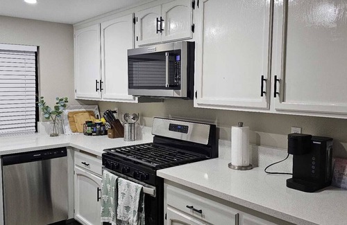 Moreno Valley House | Spacious 4-bedroom house with WiFi, AC in welcoming Moreno Valley