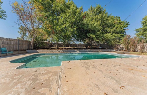 South Oklahoma City House | Spacious 4-bedroom House with a Pool, Hot Tub and a Large Backyard