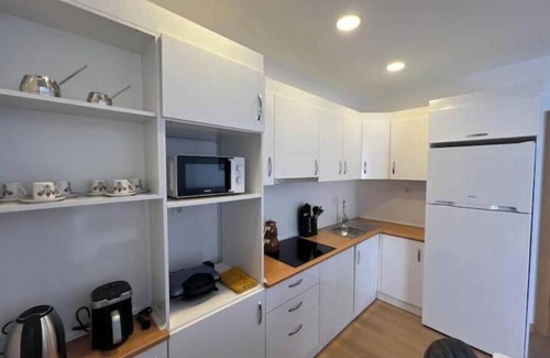 Esenyurt Apartment | Spacious 4-bedroom apartment in charming Istanbul with AC
