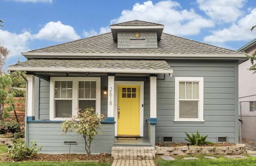 Southeastern Sacramento House | Spacious 4 bedroom bungalow near Downtown Sacramento