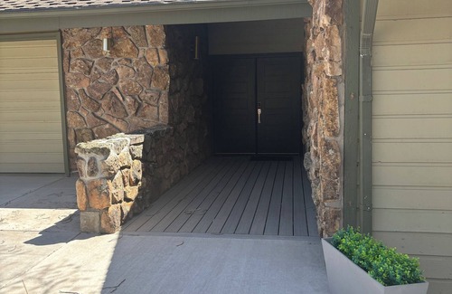 Hiwan Estates And Fairway House | Spacious 4 bedroom family mountain home.