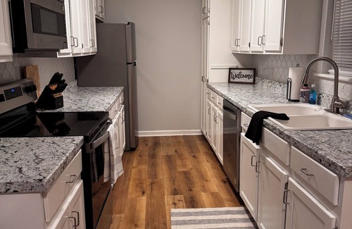 Groveoak House | Spacious 4-bedroom home, close to beautiful Lake Guntersville/handicap access
