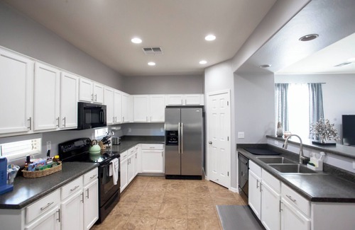 El Mirage House | Spacious 4-bedroom house in amazing El Mirage with AC