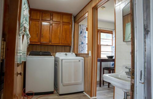 Amarillo House | Spacious 4 Bedroom Home with 5 Beds near Interstate 40 in Amarillo, TX