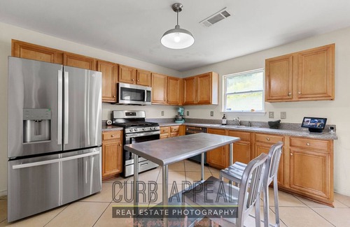 Cliftondale House | Spacious 4-bedroom house with AC, WiFi in peaceful quiet neighborhood in Atlanta