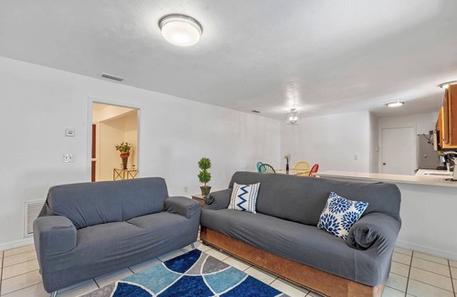 Southwest Orlando House | Spacious 4-bedroom house with WiFi, Game room by Universal Studios