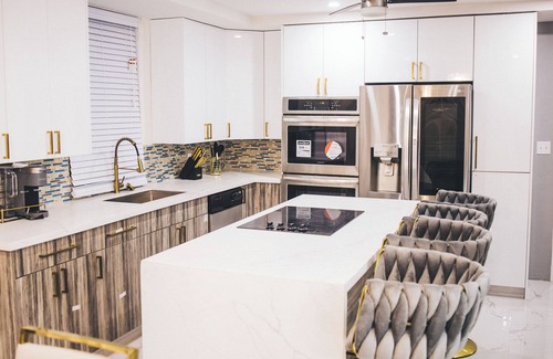 Nassau House | Spacious 4 Bedroom House with AC, Pool, WiFi in Nassau, Bahamas