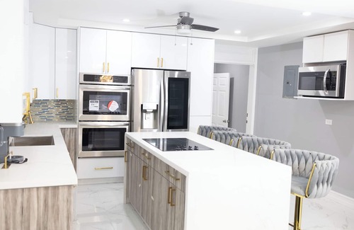 Nassau House | Spacious 4 Bedroom House with AC, Pool, WiFi in Nassau, Bahamas