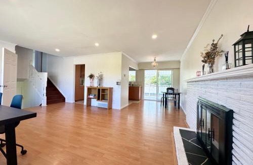 Richmond Villa | Spacious 4 Bedroom House Near YVR Airport, Transit & Shopping