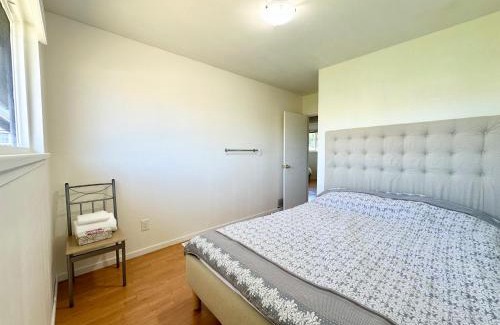 Richmond Villa | Spacious 4 Bedroom House Near YVR Airport, Transit & Shopping