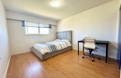 Richmond Villa | Spacious 4 Bedroom House Near YVR Airport, Transit & Shopping