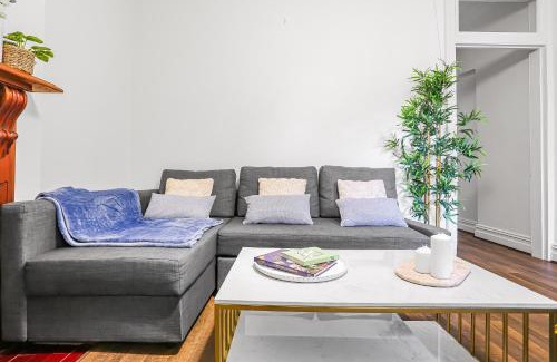 Chippendale Apartment | Spacious 4 Bedroom House Darling Harbour-10 Guests