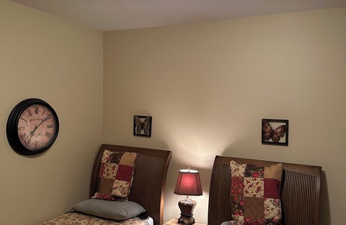 Spring House | Spacious 4-bedroom house in enjoyable Spring with WiFi, AC