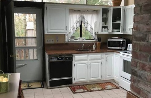 Cataumet House | Spacious 4-bedroom Lakefront cottage in picturesque Bourne