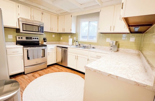 Dayton House | Spacious 4-bedroom Off-Campus House