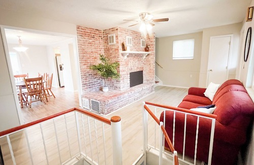 Dayton House | Spacious 4-bedroom Off-Campus House