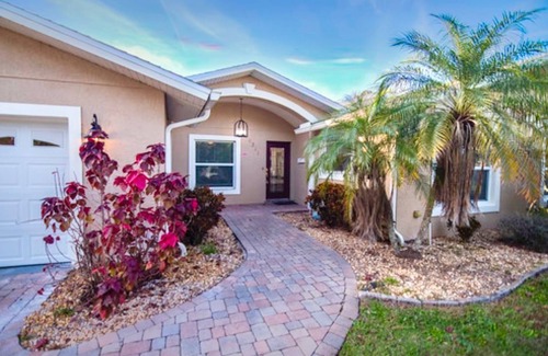 Dover Shores West House | Spacious 4-bedroom Orlando Lakefront House w/Pool near Downtown