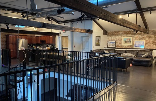 College Hill Apartment | Spacious 4-bedroom riverfront loft apartment