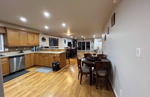 Colborne House | Spacious 4-Bedroom Retreat Near Presqu'ile Park