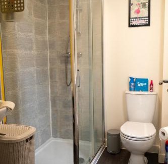 Mapperley Apartment | Spacious 4-Bedroom Retreat - Sleeps 7 - Parking - Near Country Park