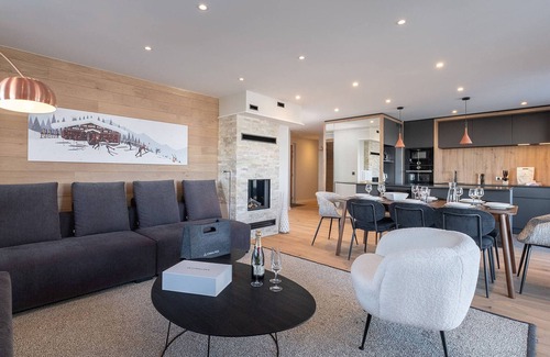 Courchevel Apartment | Spacious 4-bedroom Ski-In/Ski-Out Apartment in Courchevel Moriond
