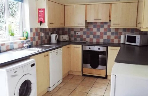 Rhyd-y-clafdy House | Spacious 4-bedroom town house in picturesque Pwllheli