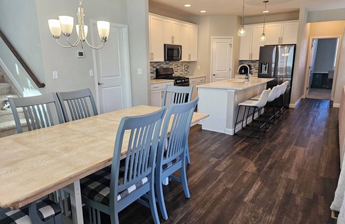Castle Rock House | Spacious 4-bedroom house in delightful Castle Rock with WiFi