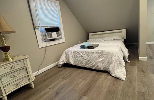 East Orange Apartment | Spacious 4-bedroom apartment in nice East Orange with WiFi, AC