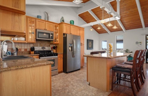 Kailua-Kona Apartment | Spacious 4-Bedroom Kona Retreat | Ocean Views, Home Theater & Huge Lanai