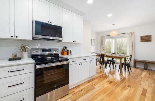 Point Judith House | Spacious 4-bedroom in wonderful Narragansett.Short walk to family friendly beach