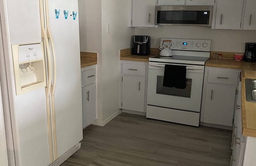Winter Woods House | Spacious 4 bedroom with WiFi and AC in welcoming Port Orange Home away from home