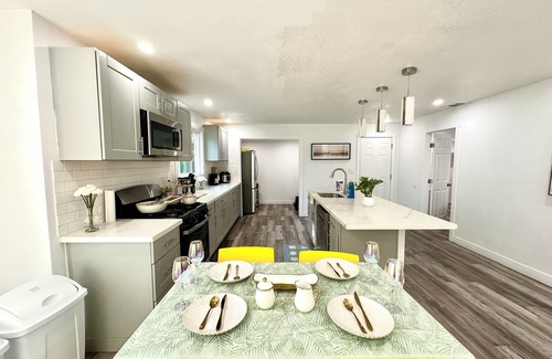Santa Clara House | Spacious 4-bedroom house in fantastic Santa Clara with long driveway