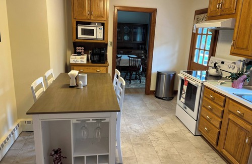 Christiansburg House | Spacious 4-BR House Close to Everything in Christiansburg, Blacksburg & Radford