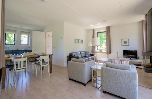 Sondel House | Spacious 4-person bungalow near the Frisian Lakes