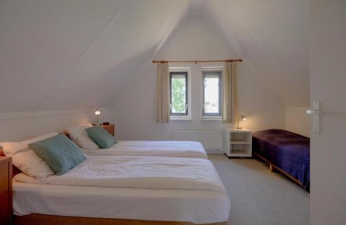 Sondel House | Spacious 4-person bungalow near the Frisian Lakes